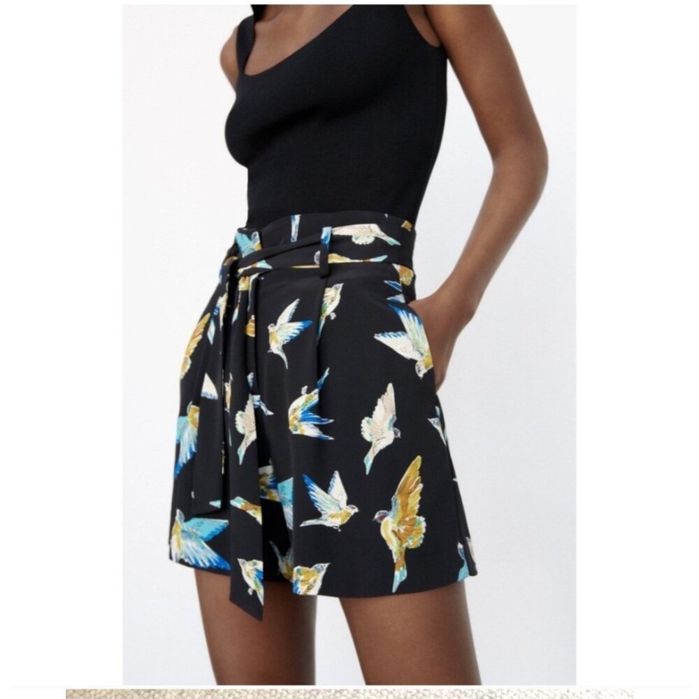 Zara High Waisted Shorts  Womens Birds Canary Boho Sz M ( True Sz Small) 27"x3"